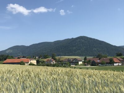 Kleine, gepflegte Dörfer fügen sich harmonisch in die Landschaft ein