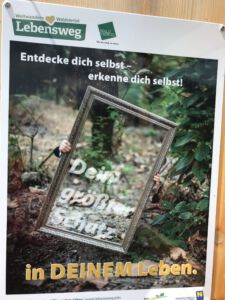 Lustige Idee der Landjugend - sich selbst im Spiegel zu entdecken!