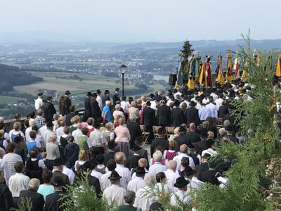 Hl. Messfeier vor der Basilika mitherrlichem Ausblick